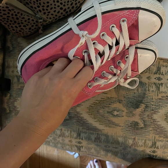 Pink converse - Picture 2 of 4
